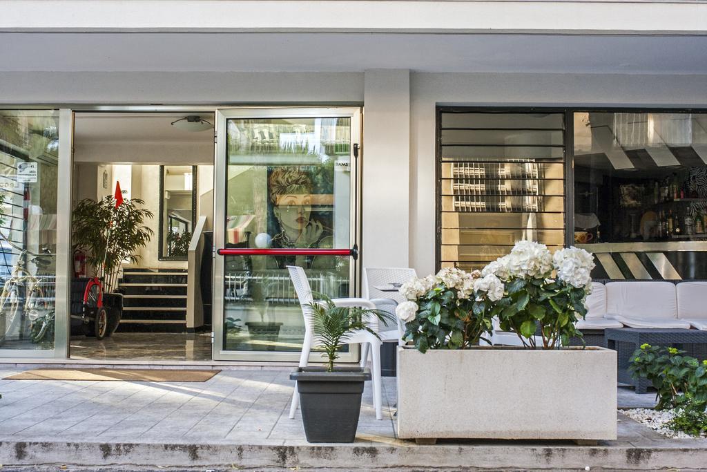 Hotel Hollywood Riccione Exterior foto